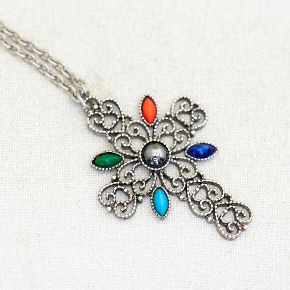 24 inch, Vintage Silver Tone Cross Pendant Elegant Necklace by Avon - Q1 - Picture 1 of 3